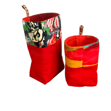 Charger l'image dans la galerie, Coussins tapissier . Tissu Bouquet de Lalie Design. Garnissage plumes de canard et mousse.