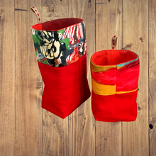 Charger l'image dans la galerie, Coussins tapissier . Tissu Bouquet de Lalie Design. Garnissage plumes de canard et mousse.