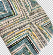 Charger l'image dans la galerie, Chaise originale peinte en vert pâle poudré