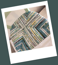 Charger l'image dans la galerie, Chaise originale peinte en vert pâle poudré