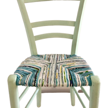 Charger l'image dans la galerie, Chaise originale peinte en vert pâle poudré
