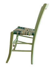Charger l'image dans la galerie, Chaise originale peinte en vert pâle poudré