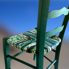Charger l'image dans la galerie, Chaise à festons verte. Détail