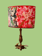 Charger l'image dans la galerie, Abat-jour ovale, cylindrique ou tambour recouvert d'un tissu floral Lalie Design