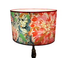 Charger l'image dans la galerie, Abat-jour ovale, cylindrique ou tambour recouvert d'un tissu floral Lalie Design