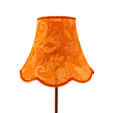 Charger l'image dans la galerie, Pagode fleurs à festons bas, soie et lin, voile de coton orange.