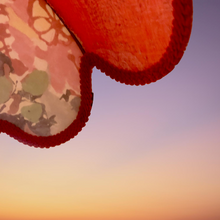 Charger l'image dans la galerie, Lampe statue bronze et abat jour. Bouquet. Détail dessous