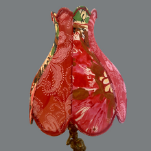 Charger l'image dans la galerie, Pagode fleur cousue à la main. Tissu Bouquet de Lalie Design.