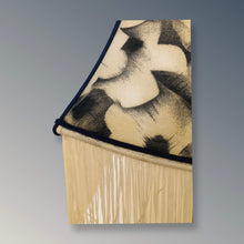 Charger l'image dans la galerie, Pagode carrée cousue main et doublée. Voile de coton et soie. Détails franges. La Mue Créations