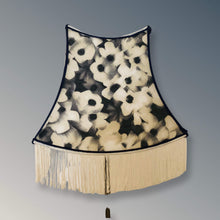 Charger l'image dans la galerie, Pagode carrée cousue main et doublée. Voile de coton et soie. Une face. La Mue Créations