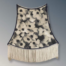 Charger l'image dans la galerie, Pagode carrée cousue main et doublée. Voile de coton et soie. Autre face. La Mue Créations