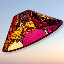 Charger l'image dans la galerie, Abatjour chapeau chinois. Diamètre 45 cms. Rouge, écru, anis.