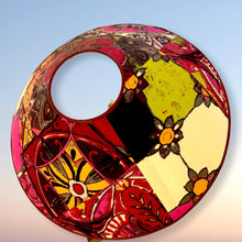 Charger l'image dans la galerie, Abatjour chapeau chinois. Diamètre 45 cms. Rouge, écru, anis. Vue haut