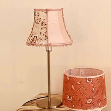 Charger l'image dans la galerie, Mini pagode rose poudré. Soie-voile de coton.Perles. Et tambaour