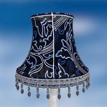 Charger l'image dans la galerie, Pagode fleur. Soie sauvage bleu poudré. Cousue main. Frange perlée