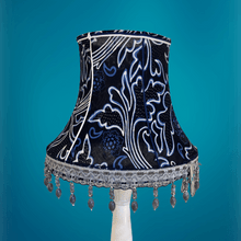 Charger l'image dans la galerie, Pagode fleur. Soie sauvage bleu poudré. Cousue main. Frange perlée