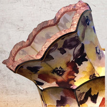 Charger l'image dans la galerie, Pagode fleur à festons. Grande taille. Jaune, prune. Volant