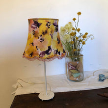 Charger l'image dans la galerie, Petite pagode fleur jaune prune. 2