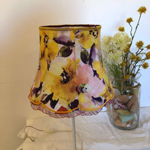 Charger l'image dans la galerie, Petite pagode fleur jaune prune. 3