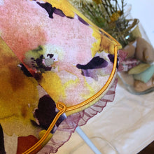 Charger l'image dans la galerie, Petite pagode fleur jaune prune. Détail