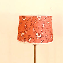 Charger l'image dans la galerie, Tambour petit. Saree en soie. Elephants vieux rose