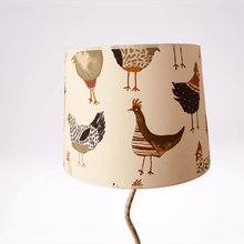 Charger l'image dans la galerie, Abat-jour-de-grande-taille-contrecollé-sur-un-tissu-à-motifs-cocottes-stylisées-dos