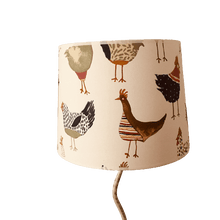 Charger l'image dans la galerie, Abat-jour-de-grande-taille-contrecollé-sur-un-tissu-à-motifs-cocottes-stylisées-2