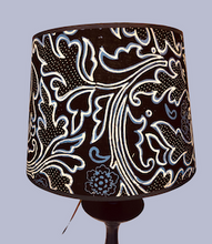 Charger l'image dans la galerie, Abatjour tambour de grande taille. Contrecollé. Batik indonésien.