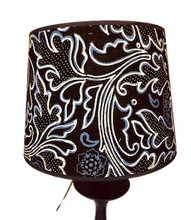 Charger l'image dans la galerie, Abatjour tambour de grande taille. Contrecollé. Batik indonésien. fond transparent