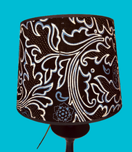 Charger l'image dans la galerie, Abatjour tambour de grande taille. Contrecollé. Batik indonésien. fond turquoise