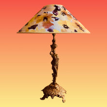 Charger l'image dans la galerie, Chapeau chinois sur pied ancien