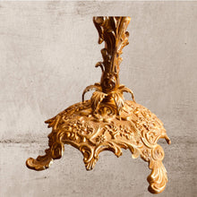 Charger l'image dans la galerie, Pied de lampe ancien. Sculpture femme. Pied détail