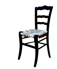 Charger l'image dans la galerie, Chaise à festons marine. Paillage Mers. fond blanc