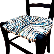 Charger l'image dans la galerie, Chaise à festons marine. Paillage Mers. Détail