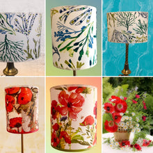 Charger l'image dans la galerie, Les pitchounes. Abat- jour cône ou cylindre. Contrecollé sur un coton à motifs de coraux.