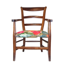 Charger l'image dans la galerie, Fauteuil tapissier original en noyer. Tissu d'éditeur français en lin.