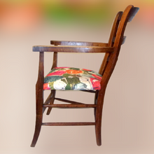 Charger l'image dans la galerie, Fauteuil tapissier en noyer. Tissu Lale Design. Profil