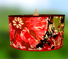 Charger l'image dans la galerie, Abat jour ovale.Tissu Bouquet de Lalie Design. fond vert