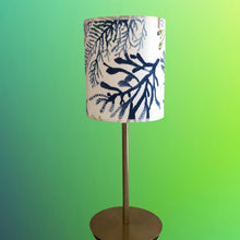 Charger l'image dans la galerie, Les pitchounes. Abat- jour cône ou cylindre. Contrecollé sur un coton à motifs de coraux.