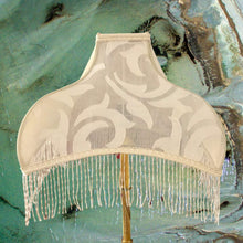 Charger l'image dans la galerie, Pagode birmane cousue main, broderies et perles. Décoration Shabby