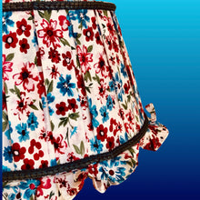 Charger l'image dans la galerie, Abat-jour plissé fleurettes. Détail