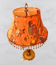 Charger l'image dans la galerie, Lampe-bouillotte-Abat-jour-pagode-ronde-système-lyre-à-grains-orange-dessus
