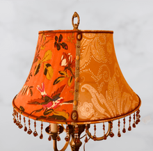 Charger l'image dans la galerie, Abat-jour-pagode-ronde-système-lyre-à-grains-orange-detail-tissus
