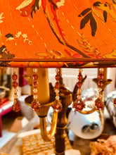 Charger l'image dans la galerie, Lampe-bouillotte-Abat-jour-pagode-ronde-système-lyre-à-grains-detail-perles