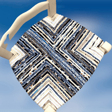 Charger l'image dans la galerie, Chaise ancienne blanche, paillée dans les tons bleus, taupe, écrus. Assise