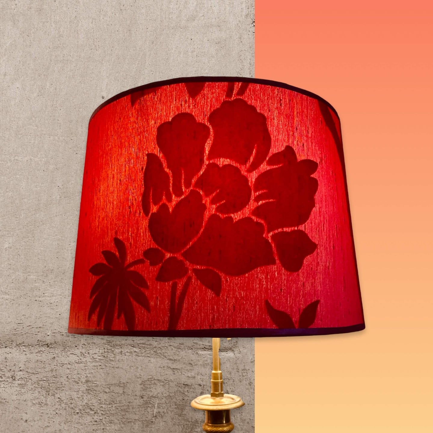Abat jour tambour contrecollé. Tissu velours broché à motifs fleurs sur imitation soie. Prune, Rouge