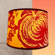 Charger l&#39;image dans la galerie, Abat jour tambour contrecollé. Tissu coton à motifs floraux Manuel Canovas.
