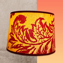 Charger l&#39;image dans la galerie, Abat jour tambour contrecollé. Tissu coton à motifs floraux Manuel Canovas.
