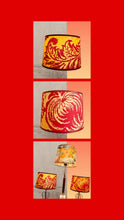 Charger l&#39;image dans la galerie, Abat jour tambour contrecollé. Tissu coton à motifs floraux Manuel Canovas.
