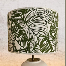 Charger l&#39;image dans la galerie, Abat jour tambour. Coton à motif végétal contrecollé. Tons verts sur fond écru.
